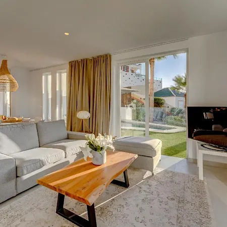 Casa Calmos * أذيخي